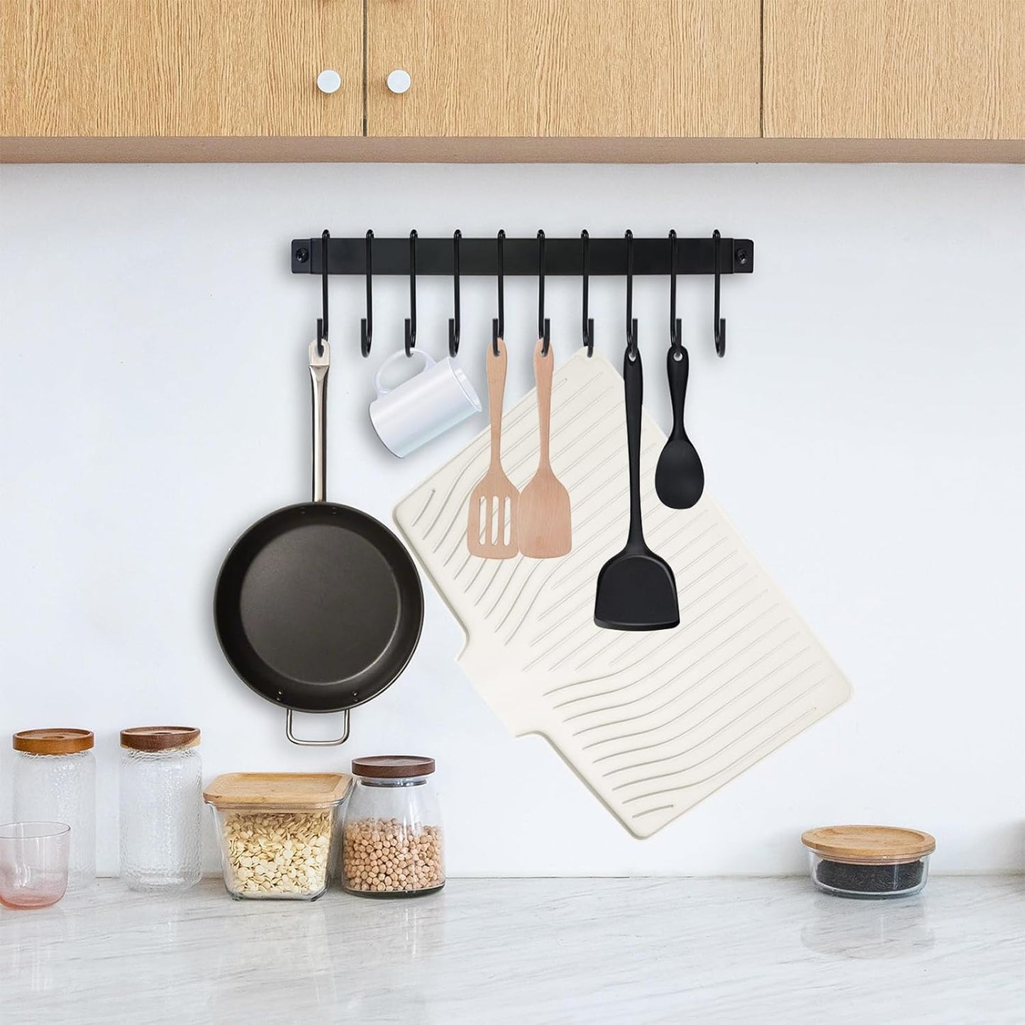 Silicone Dish Drying Mat for Kitchen Counter, Dish Drainer Mat, Non-Slip Drying Pad with Built-in Drain, Kitchen Drying Matt For Counter(18.9" x 11.8", Cream)